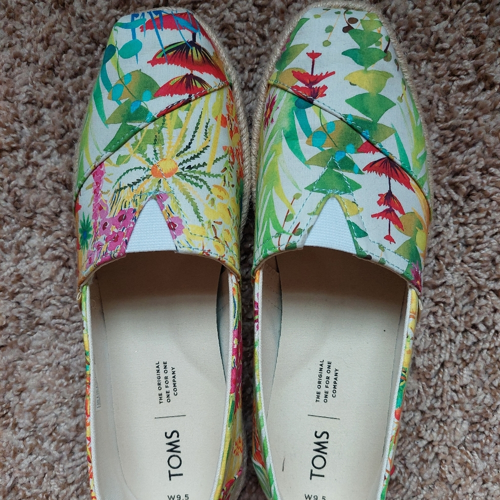 EUC Toms Espadrilles Size 9.5